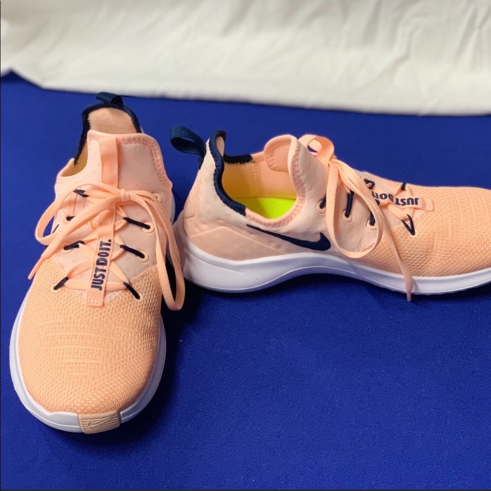 Nike Free TR 8 Crimson Tint Navy White